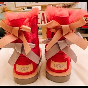 Ugg pink bows boots toddler shoes. Size 6
